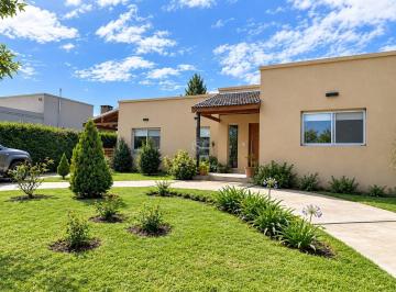 Casa · 133m² · 4 Ambientes · 1 Cochera · Casa en Venta en Santa Guadalupe, Pilar del Este, Pilar