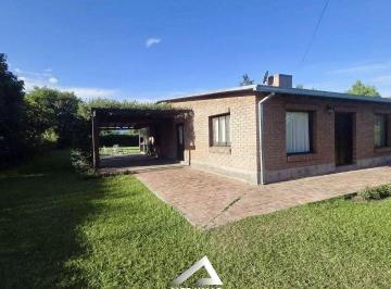 Casa · 180m² · 5 Ambientes · Casa de 3 Dorm. en Club de Campo Santa Apolonia – Cerrillos –