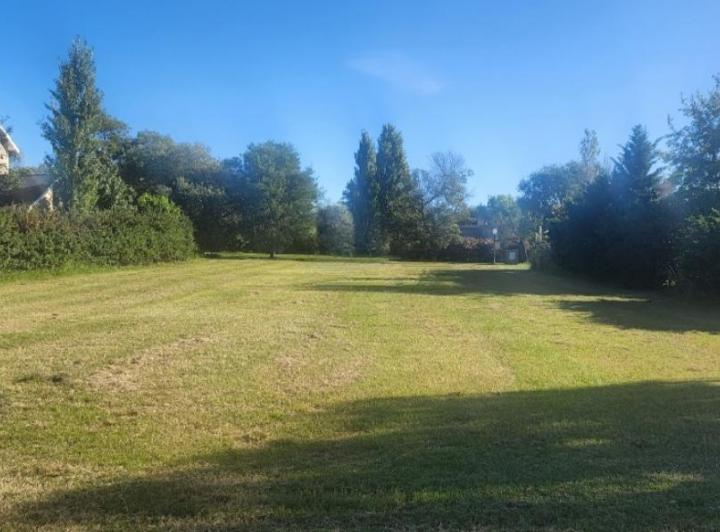 Terreno · 1300m²