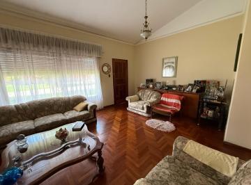 Casa · 205m² · 3 Ambientes · 3 Cocheras · Casa en Arguello