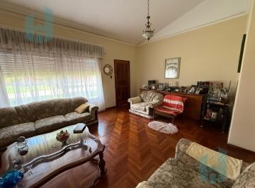 Casa · 205m² · 3 Ambientes · 3 Cocheras · Casa en Arguello