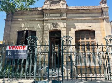 Casa · 220m² · 6 Ambientes · Icónica Casa en Venta en Calle Emilio Civit!