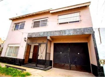 Casa · 140m² · 5 Dormitorios · Casa con Departamentos en Venta en Zona Norte, Escobar, Argentina