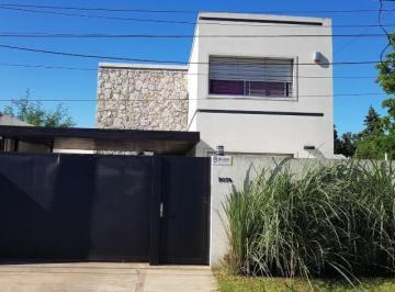 Casa · 320m² · 8 Ambientes · 2 Cocheras · Cascasa Venta Fisherton 4 Dorm. C/patio Pileta - Apta Crédito
