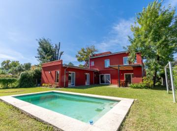Casa · 200m² · 5 Ambientes · 2 Cocheras · Casa en Venta en Barrio Santa Guadalupe, Pilar del Este, Pilar