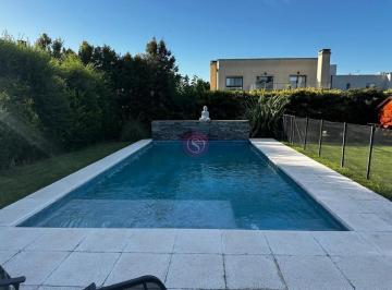 Casa · 198m² · 6 Ambientes · 2 Cocheras · Casa en Venta en Santa Guadalupe, Pilar del Este, Pilar