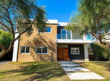 Casa · 162m² · 4 Ambientes · 2 Cocheras · Casa en Venta en Barrio Santa Guadalupe, Pilar del Este, Pilar