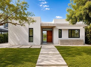 Casa · 140m² · 4 Ambientes · Casa en Venta en Santa Guadalupe, Pilar del Este, Pilar