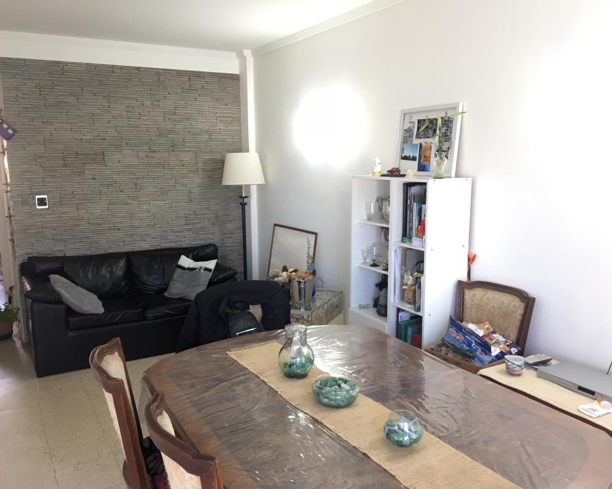 Departamento de 2 ambientes con balcón saliente