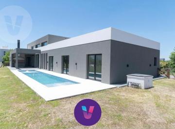 Casa · 192m² · 5 Ambientes · 2 Cocheras · Casa en Venta - Canning, Barrio San Lucas