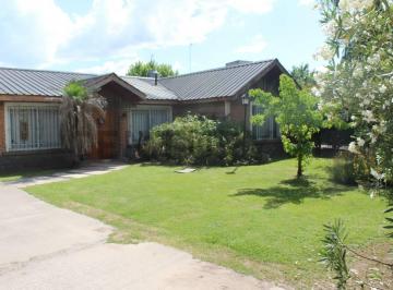 Casa · 108m² · 4 Ambientes · Venta - ¡Oportunidad Única en Moreno! Casa con Parque y Pileta en un Lote de 1000 m²