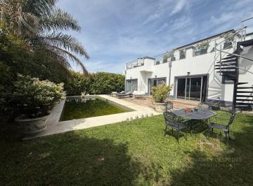 Casa · 330m² · 6 Ambientes · Casa de 6 Ambientes en Venta Barrio Privado Los Troncos! Escucha Financiacion/permutas!