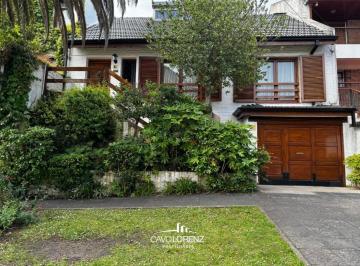 Casa · 242m² · 5 Ambientes · 1 Cochera · Excelente Chalet 5 Ambientes, con Garaje, Jardin y Piscina
