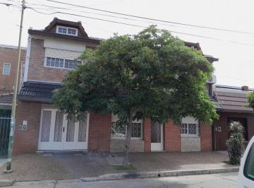 Casa · 330m² · 5 Ambientes · 1 Cochera · Casa en General San Martin
