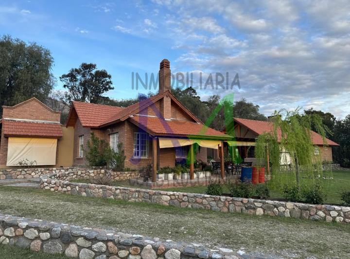 Casa · 382m² · 7 Ambientes · 2 Cocheras