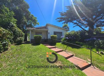 Casa · 95m² · 3 Dormitorios · 1 Cochera · Casa 4 Ambientes en Venta Centro (Villa Gesell)