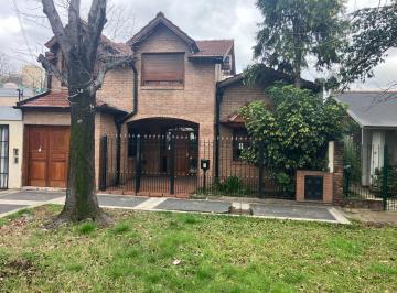 Casa · 186m² · 4 Ambientes · 2 Cocheras · Excelente Chalet Parque Ayerza