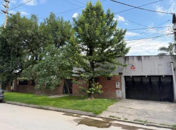 Casa · 390m² · 6 Dormitorios · 2 Cocheras · Casa en Venta en Yerba Buena