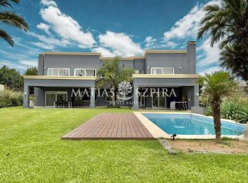 Casa · 350m² · 7 Ambientes · 2 Cocheras · Casa en Venta Terravista