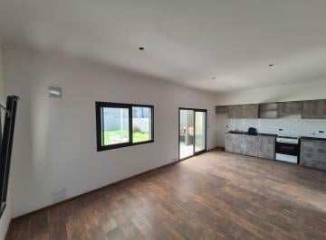 Casa · 82m² · 3 Ambientes · 2 Cocheras · Casa en Alvear