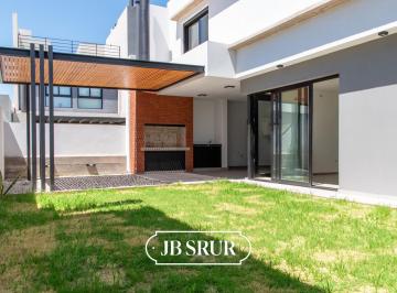 Casa · 170m² · 5 Ambientes · 2 Cocheras · Dúplex en Venta de 3 Dorm. en Greenville 2