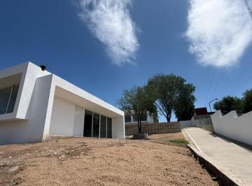Casa · 84m² · 2 Dormitorios · 1 Cochera · Venta Casa a Estrenar - Moderna - 2 Dorm. Santa Cruz del Lago