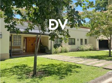 Casa · 1712m² · 4 Dormitorios · 2 Cocheras · Casa en Finca La Montaña