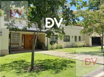 Casa · 1712m² · 4 Dormitorios · 2 Cocheras · Casa en Finca La Montaña