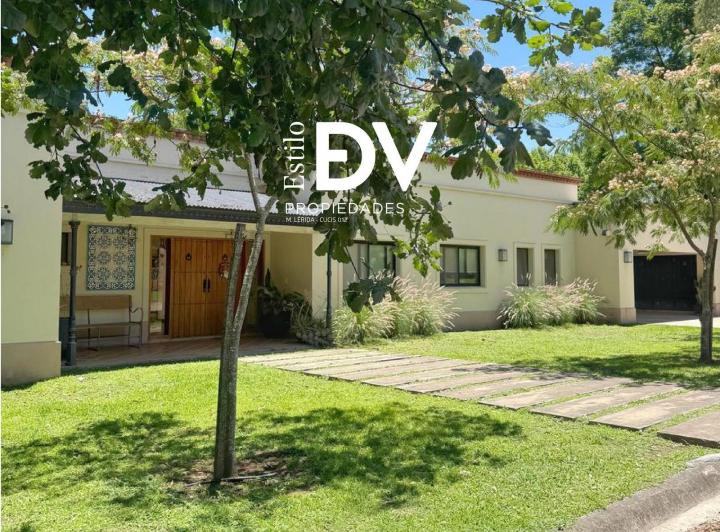 Casa · 1712m² · 4 Dormitorios · 2 Cocheras