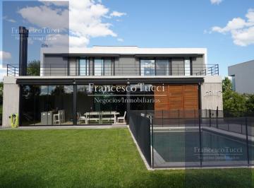 Casa · 350m² · 5 Ambientes · 2 Cocheras · Casa en Venta 5 Ambientes Lote Central con Pileta Terravista