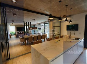 Casa · 350m² · 5 Ambientes · 2 Cocheras · Casa en Venta 5 Ambientes Lote Central con Pileta Terravista
