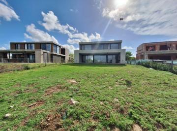 Casa · 240m² · 4 Ambientes · 2 Cocheras · Casa en Venta en El Cantón - Escobar - Zona Norte