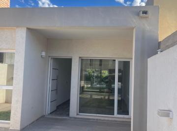 Casa de 3 ambientes, Centenario · Dos Dorm. - Tierra Mansa