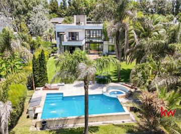 Casa · 280m² · 7 Ambientes · 9 Cocheras · Casa en Venta 7 Ambientes en El Lauquen Club de Campo, Ezeiza