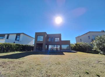 Casa · 190m² · 4 Ambientes · 2 Cocheras · Casa en Venta a La Laguna - Cantón - Zona Norte - Escobar