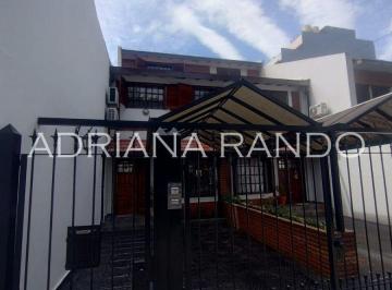 Casa de 5 ambientes, Villa del Parque · Impecable Triplex de 5 Ambientes con Espacio Guardacoche con Jardin y Piscina