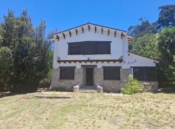 Casa de 8 ambientes, Huerta Grande · Amplia Casa con Gran Parque, Piscina y Vistas Abiertas en Huerta Grande