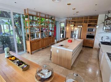 Casa · 650m² · 8 Ambientes · 4 Cocheras · Casa Alquiler Amoblado Doble Lote Pileta Climatizada Vista Al Lago El Golf Nordelta Tigre