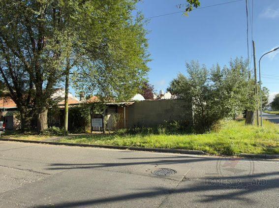 Lote en esquina de 451m2 en Los Pinares