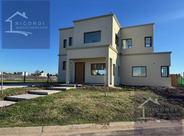 Casa · 180m² · 5 Ambientes · Casa en Santa Elisa, Pilar del Este