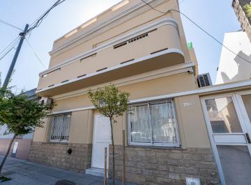 PH · 138m² · 4 Ambientes · Imperdible PH de 4 Ambientes Modernizado con Quincho y Terraza en Venta en Mataderos