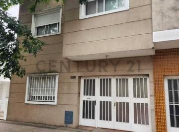 Casa · 160m² · 6 Ambientes · 1 Cochera · 57 Entre 27 y 28. Casa en Venta. La Plata
