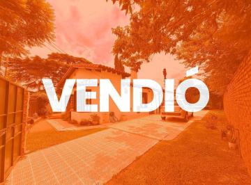 Casa · 190m² · 5 Ambientes · 5 Cocheras · Casa en Ciudad Evita - con Piscina