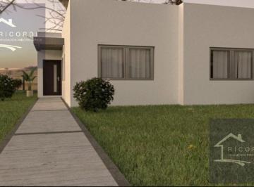 Casa · 104m² · 3 Ambientes · 1 Cochera · Casa en Venta en Barrio Privado Santa Lucía, Pilar del Este.