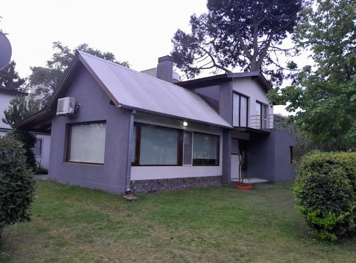 Casa · 140m² · 4 Ambientes · 1 Cochera