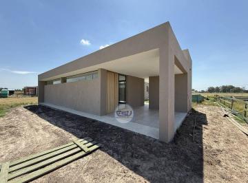 ESV-ESV-1627_2 · Venta Casa a Estrenar Fincas Joven 4 Ambientes