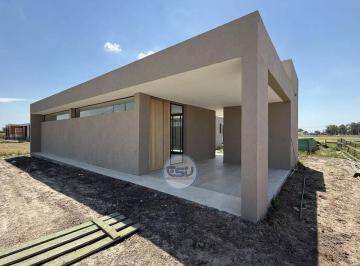 Casa · 156m² · 4 Ambientes · 1 Cochera · Venta Casa a Estrenar Fincas Joven 4 Ambientes