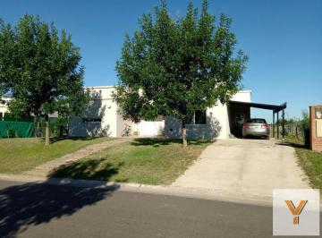 Casa · 145m² · 3 Ambientes · Casa en Venta - 3 Dorm. 3 Baños - Pilar