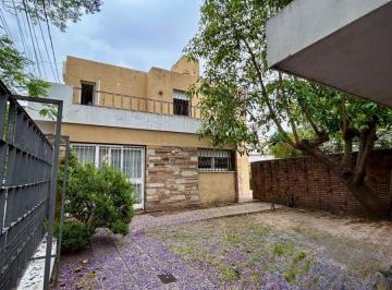 Casa · 253m² · 7 Ambientes · Venta de Casa con 4 Habitaciones. Corazón de San Vicente