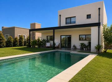 Casa · 150m² · 5 Ambientes · 2 Cocheras · Casa en Venta en San Eduardo, Pilar del Este, Pilar